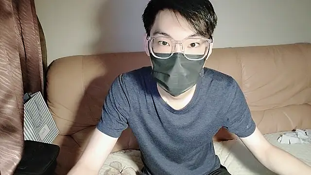 Snapshot of Yang_1069 chatting on October 23, 7:29 am Yang 1069 online show from October 23, 7:29 am