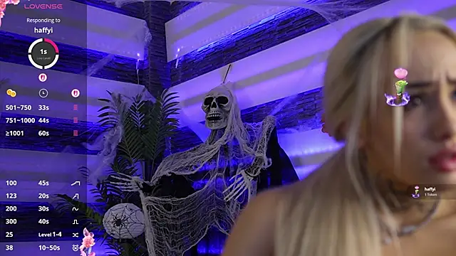 Snapshot of blondie_muller chatting on October 27, 9:30 pm blondie muller online show from October 27, 9:30 pm