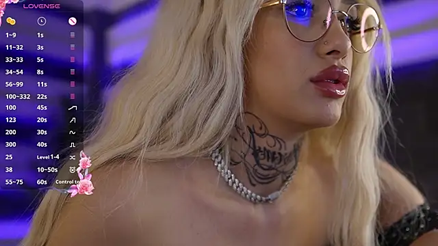 Snapshot of blondie_muller chatting on November 13, 8:52 pm blondie muller online show from November 13, 8:52 pm