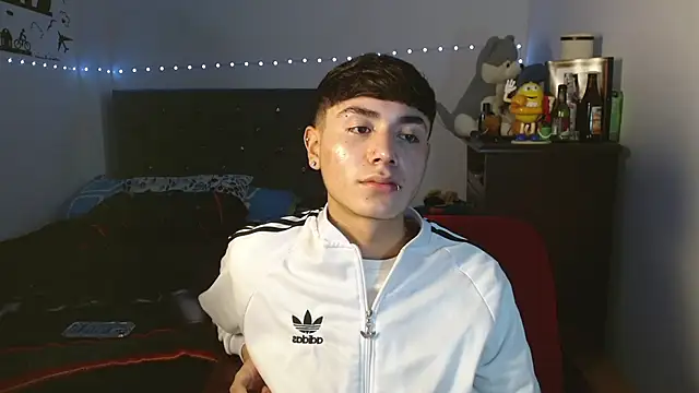 Snapshot of Im_juanda chatting on December 14, 11:23 pm Im juanda online show from December 14, 11:23 pm