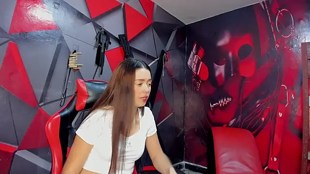 Hana and Zeta online show from November 5, 12:27 pm