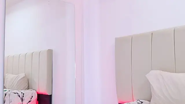 VanessaGlenn online show from April 19, 3:33 pm