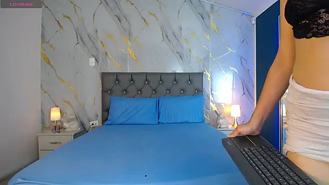 pettit courtny online show from February 5, 7:31 pm