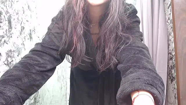 pettit courtny online show from February 11, 10:39 pm