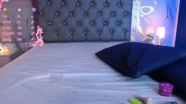 pettit courtny online show from February 13, 1:29 am