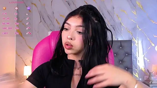 pettit courtny online show from March 13, 7:39 pm