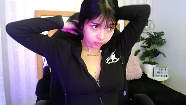 pettit courtny online show from October 31, 1:01 pm