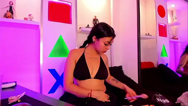 pettit courtny online show from December 18, 5:08 pm