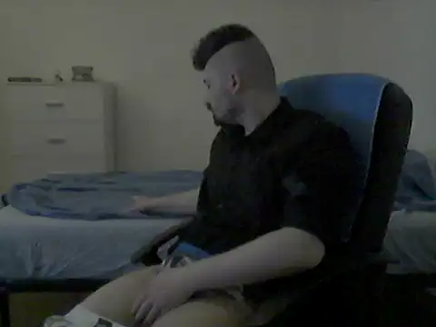 Snapshot of Hkl95555 chatting on May 30, 11:29 am Hkl95555 online show from May 30, 11:29 am