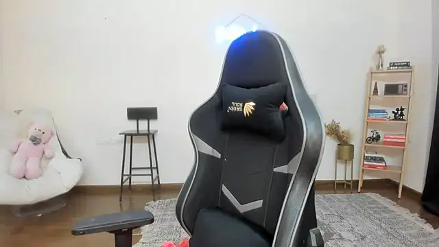 Snapshot of GoddessAnna chatting on March 4, 3:04 pm GoddessAnna online show from March 4, 3:04 pm