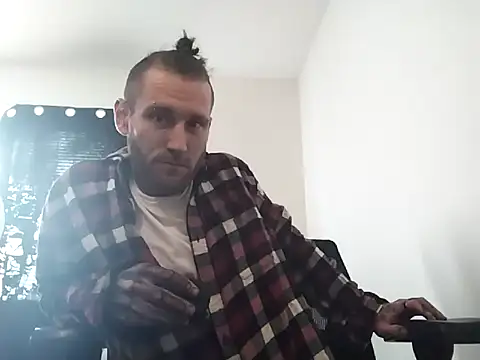 Snapshot of AlvinFoxx chatting on May 8, 12:43 pm AlvinFoxx online show from May 8, 12:43 pm