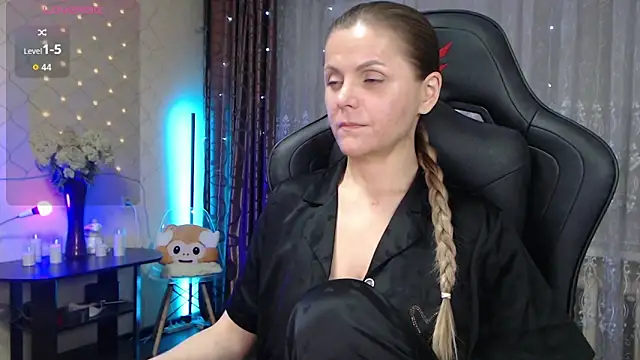 Snapshot of JessieOMays chatting on October 28, 12:09 pm JessieOMays online show from October 28, 12:09 pm