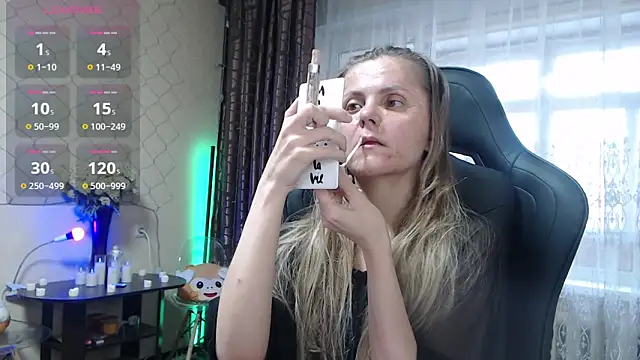 Snapshot of JessieOMays chatting on April 8, 12:32 am JessieOMays online show from April 8, 12:32 am