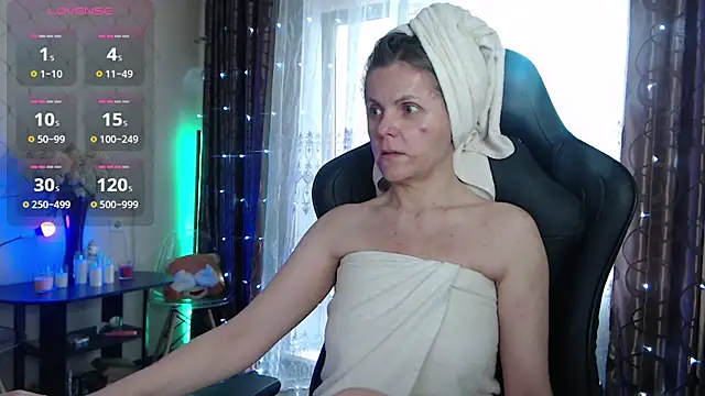 JessieOMays online show from May 28, 3:04 am
