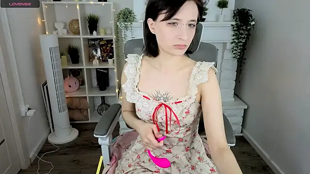 TaylorLunar online show from April 23, 1:46 pm