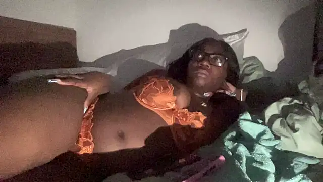 Snapshot of AveryJ99 chatting on February 11, 9:42 am AveryJ99 online show from February 11, 9:42 am