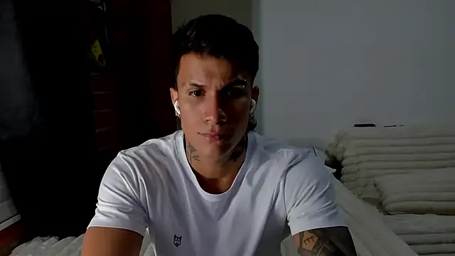 pettergrey1 online show from December 5, 1:36 am