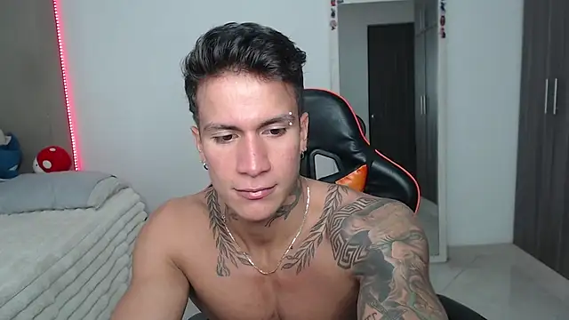 pettergrey1 online show from April 22, 9:16 pm