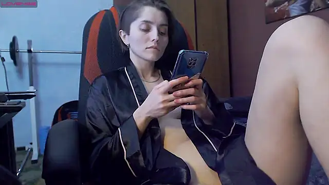 womanstrong78 online show from February 8, 7:05 pm