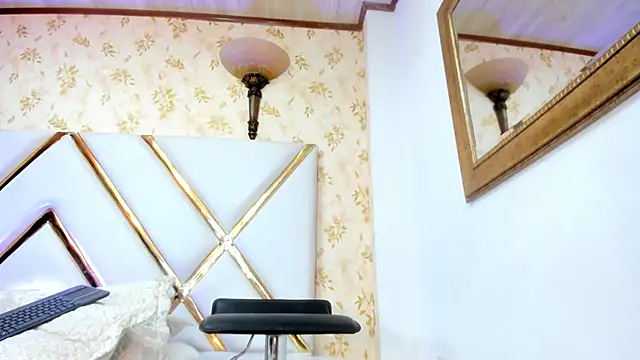 Snapshot of LaurenHu chatting on January 14, 7:59 am LaurenHu online show from January 14, 7:59 am