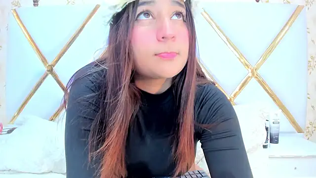 Snapshot of LaurenHu chatting on January 28, 4:39 am LaurenHu online show from January 28, 4:39 am