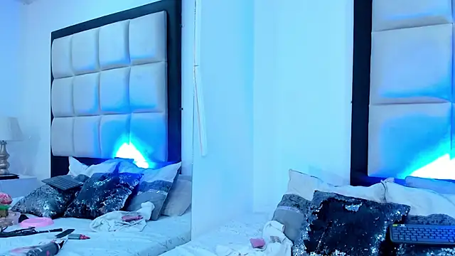 Snapshot of LaurenHu chatting on February 3, 5:51 am LaurenHu online show from February 3, 5:51 am