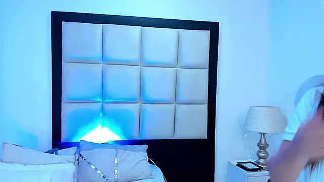 Snapshot of LaurenHu chatting on February 3, 8:57 am LaurenHu online show from February 3, 8:57 am