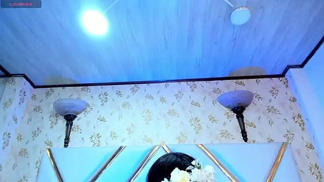 Snapshot of LaurenHu chatting on March 22, 4:35 am LaurenHu online show from March 22, 4:35 am