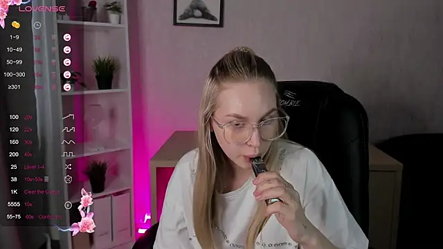 Carol  Cox online show from February 7, 7:18 am