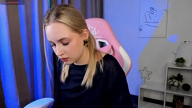 Carol  Cox online show from March 21, 12:40 am