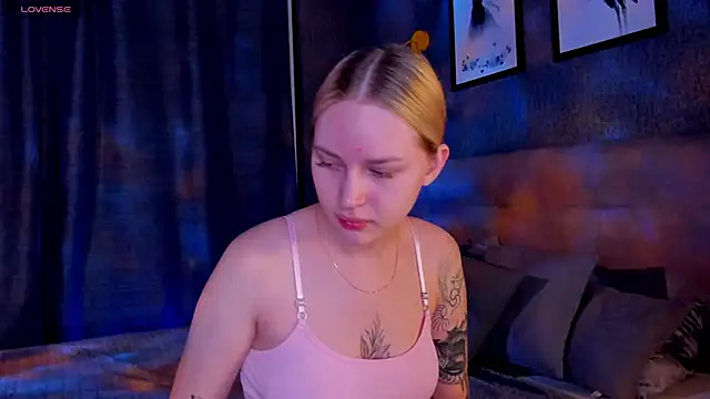 Carol  Cox online show from September 17, 10:55 pm