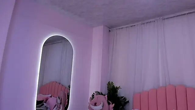 Snapshot of zoe_rivers chatting on February 18, 5:10 pm zoe rivers online show from February 18, 5:10 pm