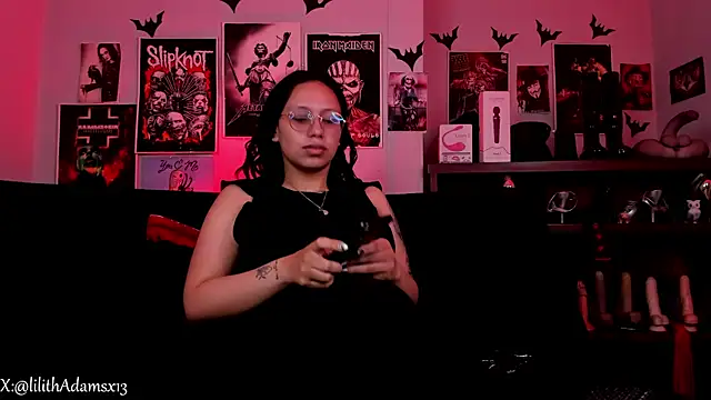 lilith-deveraux online show from April 22, 4:52 pm