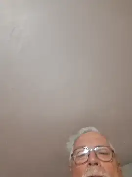 Snapshot of NawtyB1965 chatting on April 12, 4:28 am NawtyB1965 online show from April 12, 4:28 am