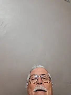 Snapshot of NawtyB1965 chatting on May 9, 3:45 am NawtyB1965 online show from May 9, 3:45 am