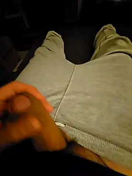 Snapshot of geilerCock1990 chatting on December 13, 9:42 pm geilerCock1990 online show from December 13, 9:42 pm