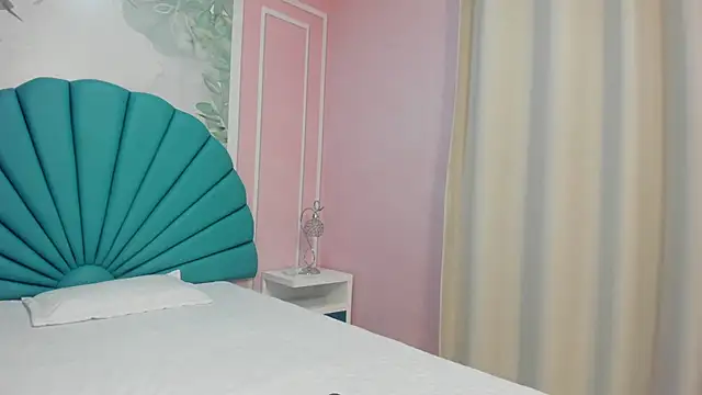 Snapshot of Sweetgirl4u_ chatting on February 1, 10:15 am Sweetgirl4u  online show from February 1, 10:15 am