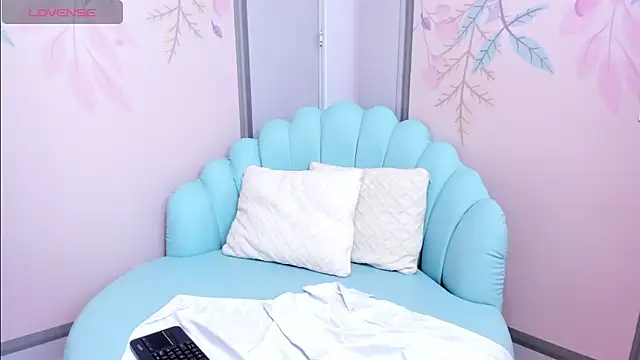 Snapshot of Sweetgirl4u_ chatting on February 5, 3:09 pm Sweetgirl4u  online show from February 5, 3:09 pm