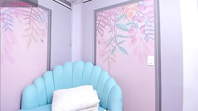 Snapshot of Sweetgirl4u_ chatting on February 5, 6:15 pm Sweetgirl4u  online show from February 5, 6:15 pm