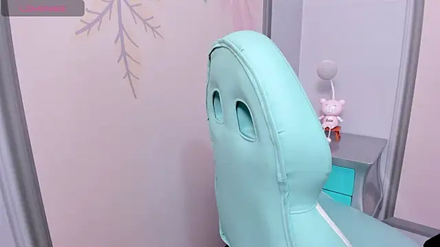 Snapshot of Sweetgirl4u_ chatting on February 12, 10:24 am Sweetgirl4u  online show from February 12, 10:24 am