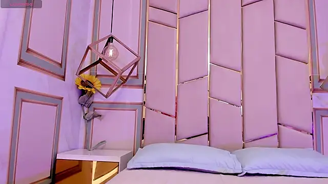 Snapshot of Sweetgirl4u_ chatting on March 5, 2:56 pm Sweetgirl4u  online show from March 5, 2:56 pm