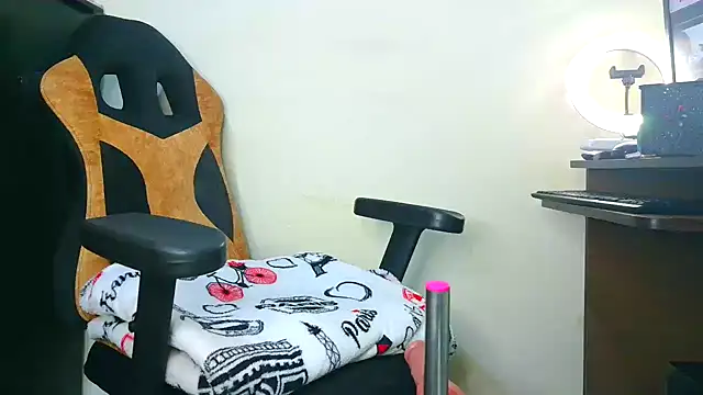 Snapshot of Samary_thomas chatting on December 3, 12:40 am Samary thomas online show from December 3, 12:40 am