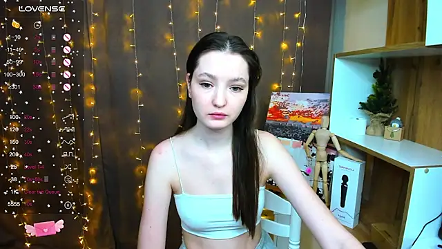 Snapshot of Fairyy_Moon chatting on December 15, 10:50 am Fairyy Moon online show from December 15, 10:50 am