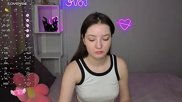 Snapshot of Fairyy_Moon chatting on October 13, 12:32 am Fairyy Moon online show from October 13, 12:32 am