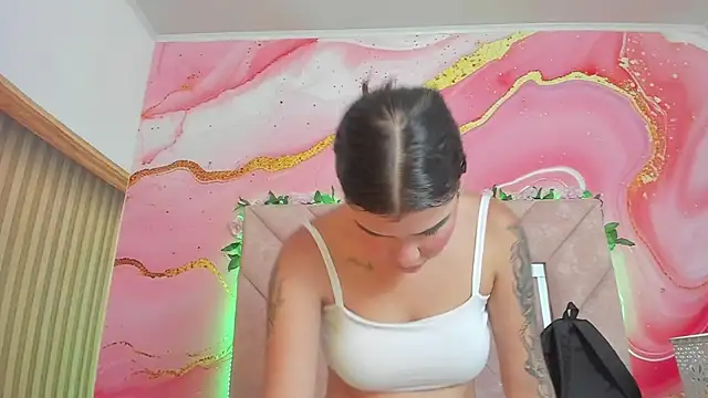 Taylor  cooper online show from April 22, 6:31 pm