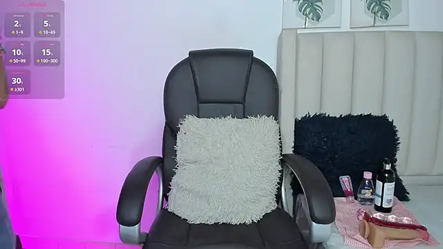 Snapshot of Marian_Boobs chatting on December 3, 7:12 pm Marian Boobs online show from December 3, 7:12 pm