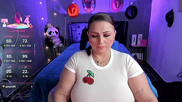 Ivonnee   online show from December 14, 2:39 am