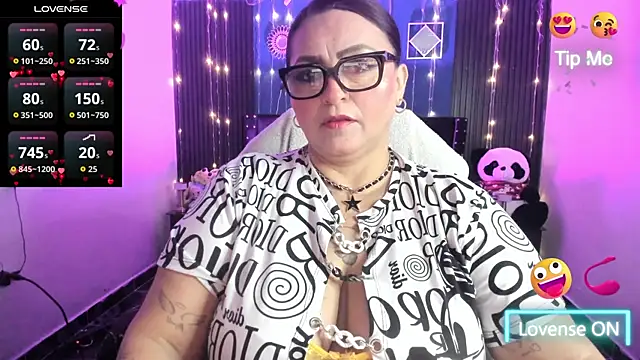 Ivonnee   online show from April 22, 4:04 am