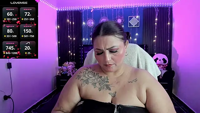 Snapshot of Ivonnee__ chatting on April 30, 12:17 am Ivonnee online show from April 30, 12:17 am