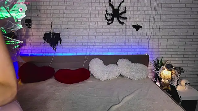 Snapshot of NovaBlissss chatting on October 31, 3:02 pm NovaBlissss online show from October 31, 3:02 pm